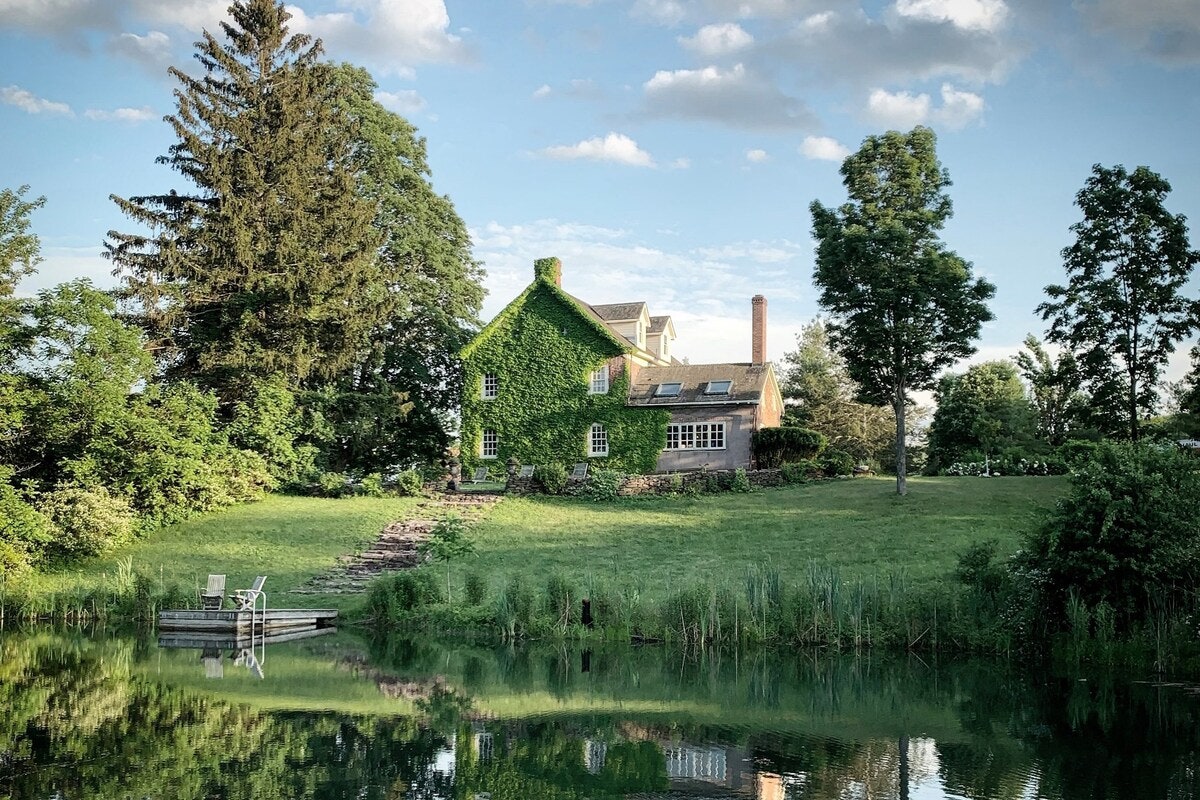 24 Beautiful Airbnbs to Host a Wedding At